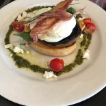 Cafe On Bayview
