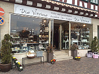 Die Vitrine Feinkost, Tee, Destillerie