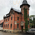 Quirle House (chinwag House)