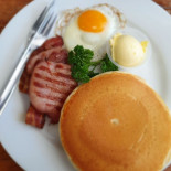 Pancakes in Paradise