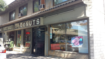 Grand Donuts