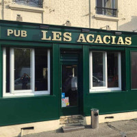 Les Acacias