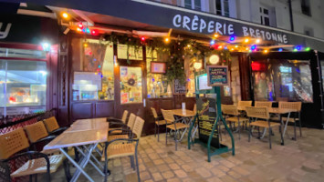 Crêperie Bretonne Bar Restaurant De Spécialités De Galettes Et Crêpes Fait Maison, à Base De Produits Frais