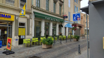 Café De La Place