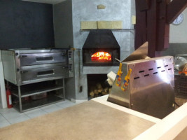 Ô Grain De Pizz' Et Distributeur De Pizza Au Feu De Bois 24h/24 Entre Le Primeur Et La Boulangerie)