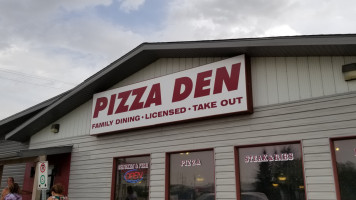 Pizza Den Restaurant & Lounge