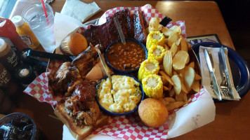 Famous Dave's -b-que