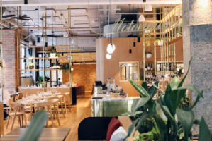 Motorwagen Cafe And