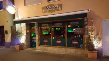 Bourbon Irish Pub