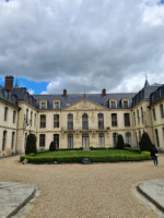 La Table Du Poète