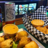 Looney's Pub