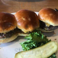 Niko's Tavern