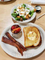 The Toasted Yolk Cafe