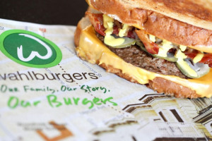 Wahlburgers