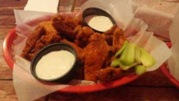 Rooster's Wings And Brews