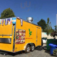 Milwaukie Station Food Cart Pod