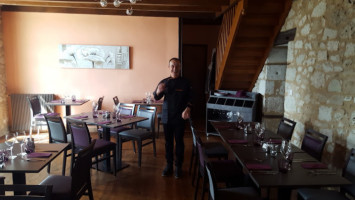Bucket's Auberge Inn