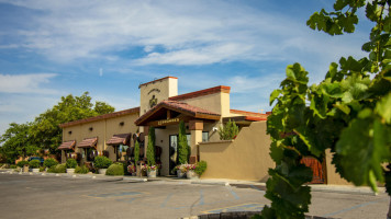 D.h. Lescombes Winery Bistro