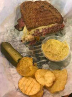 Mo's Deli and Catering