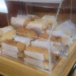 Los Reyes Bakery