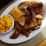 Two Que's Cafe
