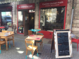 Le Simone's Café