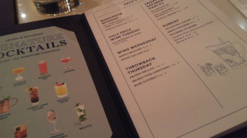 Earls Kitchen + Bar - 16th Avenue - Calgary