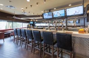 Earls Kitchen + Bar - Kelowna