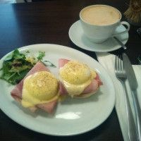 Eggs Benedict Cafe