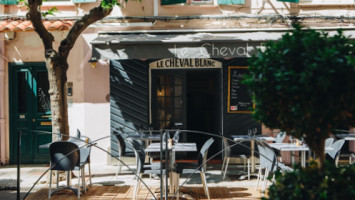 Le Petit Cheval Blanc