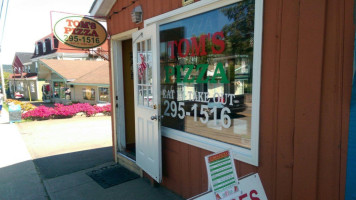 Tom's Pizza