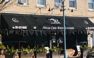 Mezza Luna Bistro